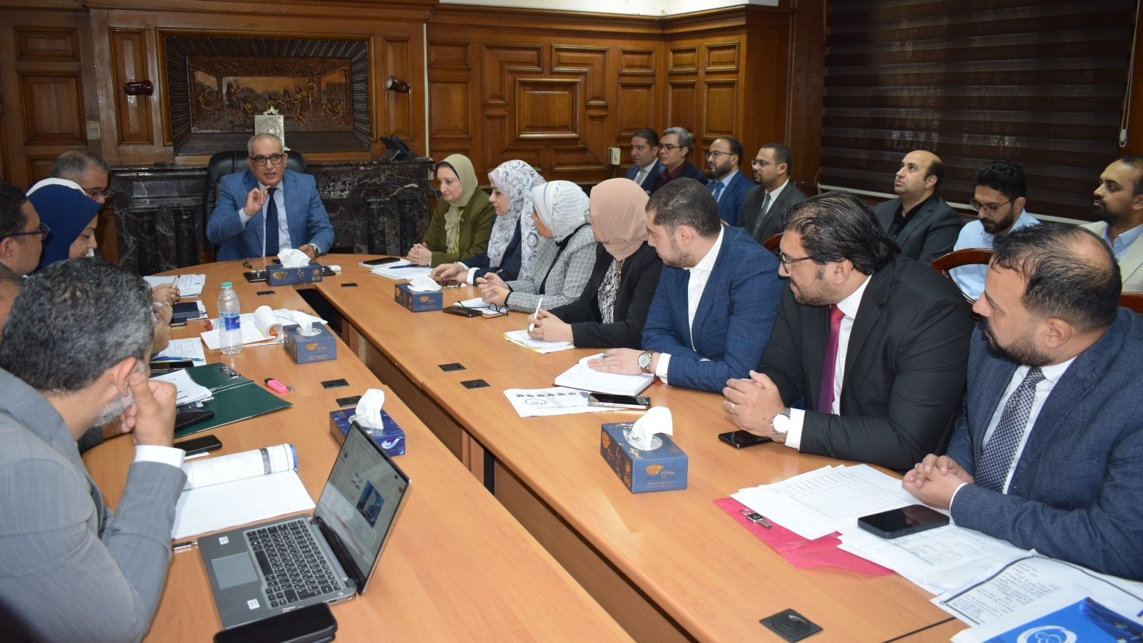 رئيس هيئة التأمين الصحي يجتمع بمديري 4 فروع لمتابعة خطة التطوير